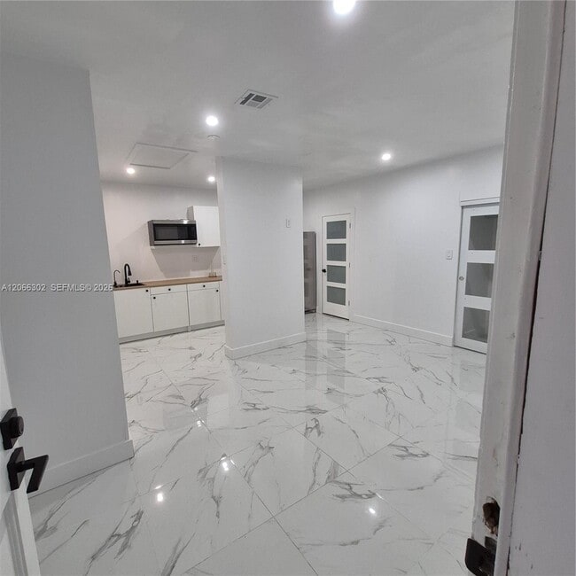 Building Photo - 8220 NW 199th St Unit 8220
