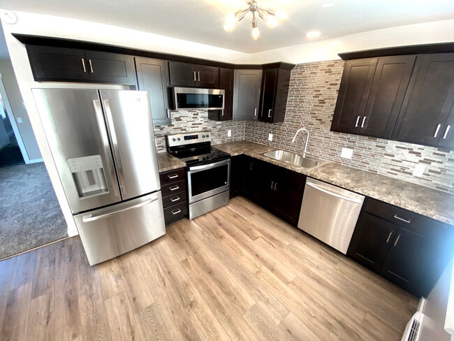 Kitchen - 150 Briar Ln Unit 4