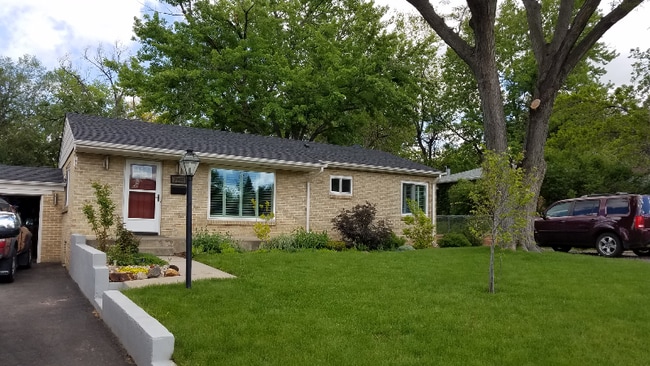 Photo - 3900 Dover St