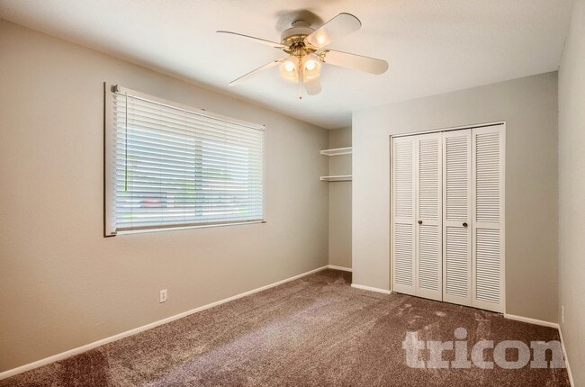 Photo - 2612 E Glade Ave