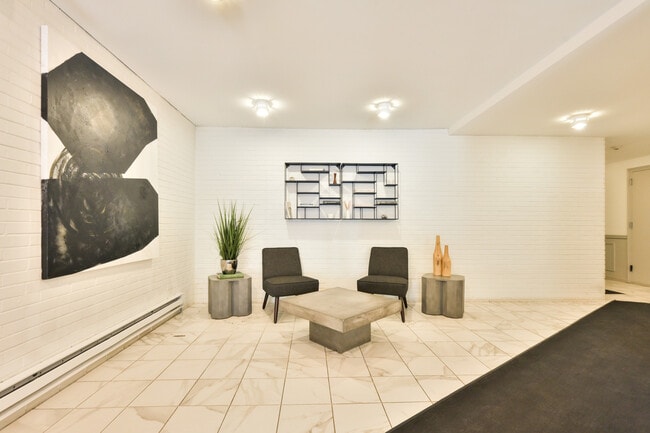 Building Photo - 636 W Webster Ave