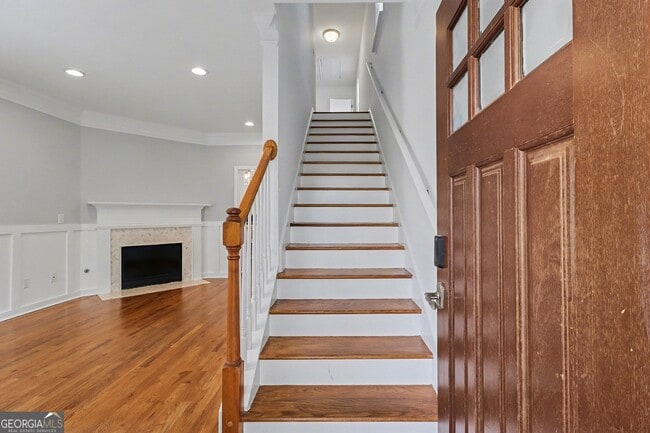 Photo - 179 Little St SE