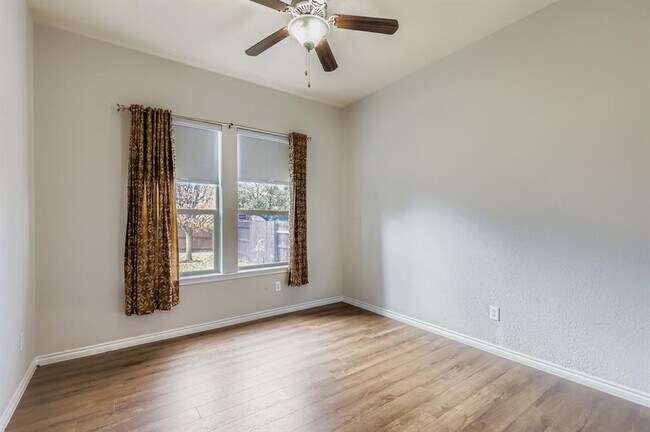 Photo - 803 Williams Way