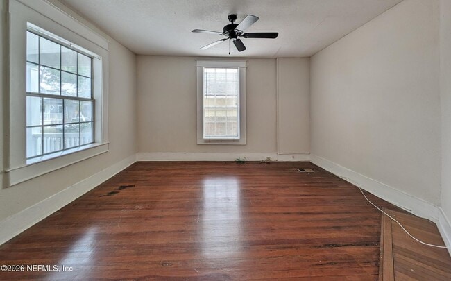 Photo - 424 Walnut Ct
