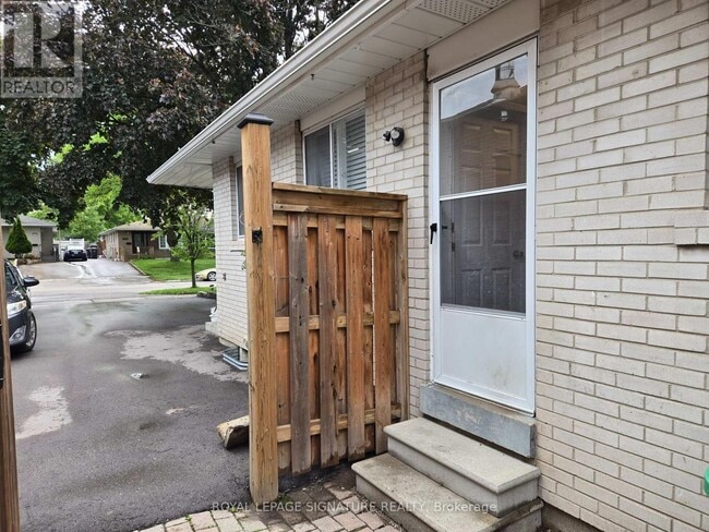 Photo - 2026 Fontwell Crescent