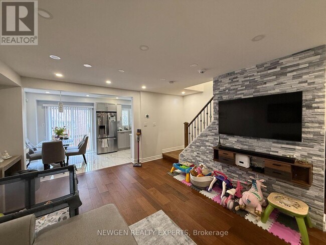 Photo - 22 Rochefort Dr