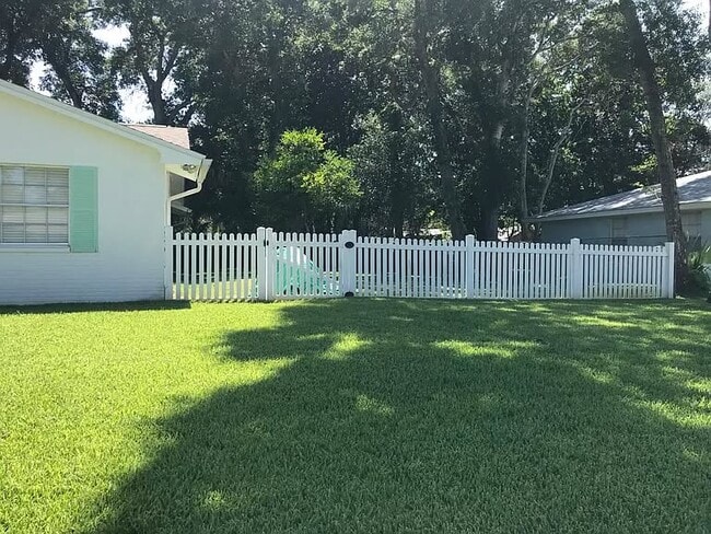 Photo - 700 Lindenwood Cir E