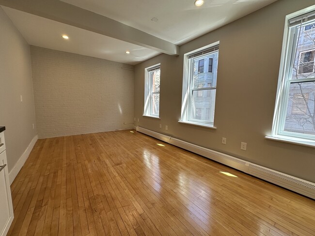 Photo - 33 Grove 2 Grv Unit 2