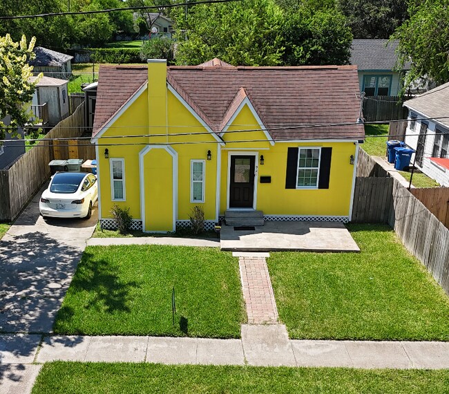 Photo - 921 Elizabeth St