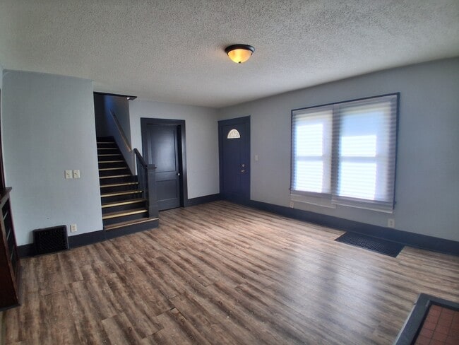 Photo - 120 S Crawford St