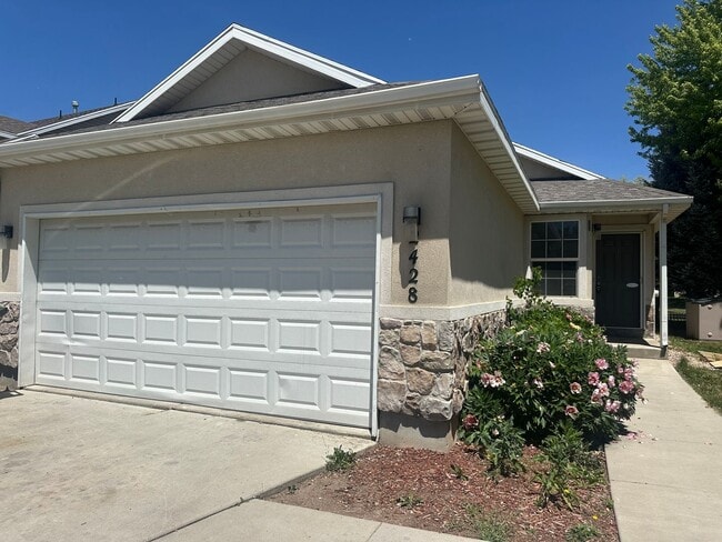 Building Photo - 3 Bed 1 Bath home in heart of Provo!