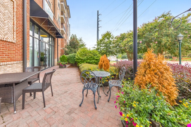 Photo - 901 Abernathy Rd NE