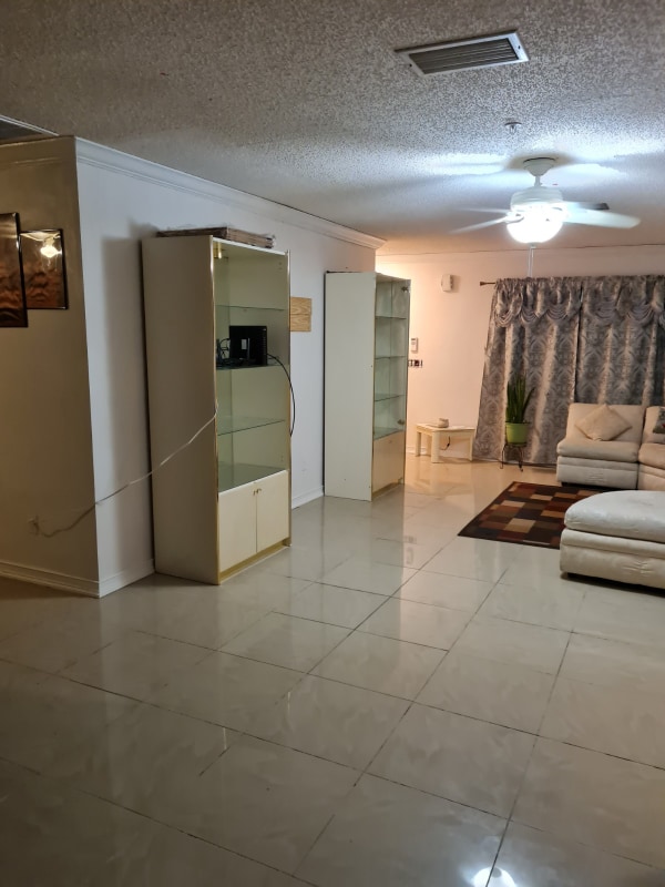 1127 Lodge Cir