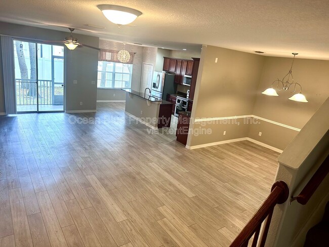 Photo - 1525 Hillview Ln