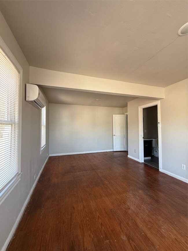 Photo - 2711 Avenue G Unidad Rear