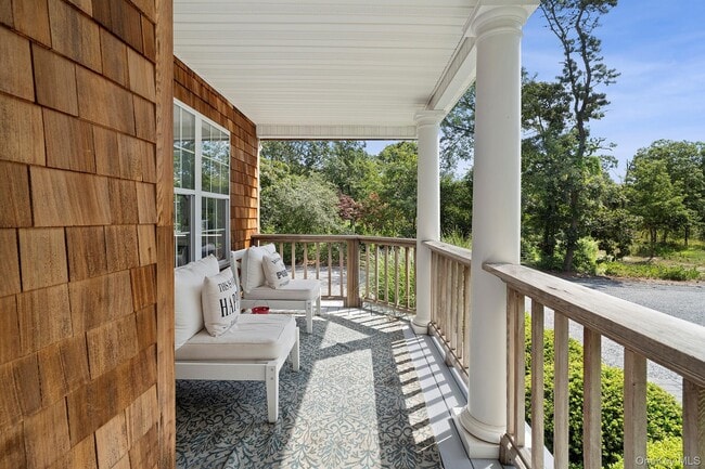 71 Old Canoe Place Rd