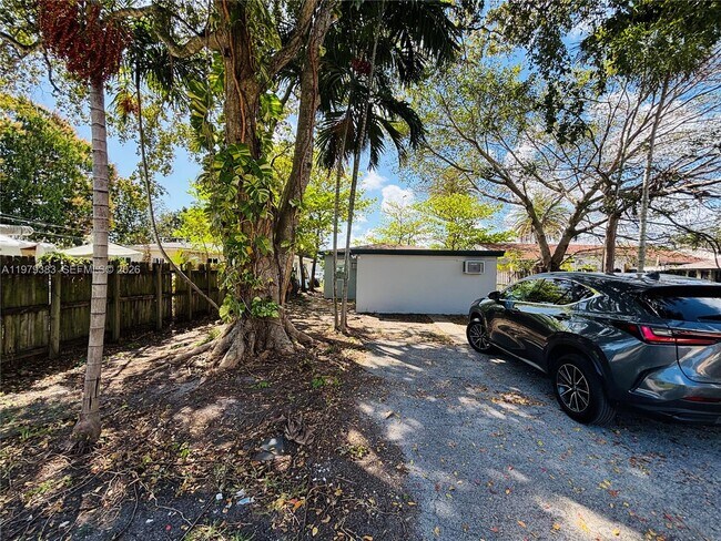 Photo - 825 NE 7th St Unit rear