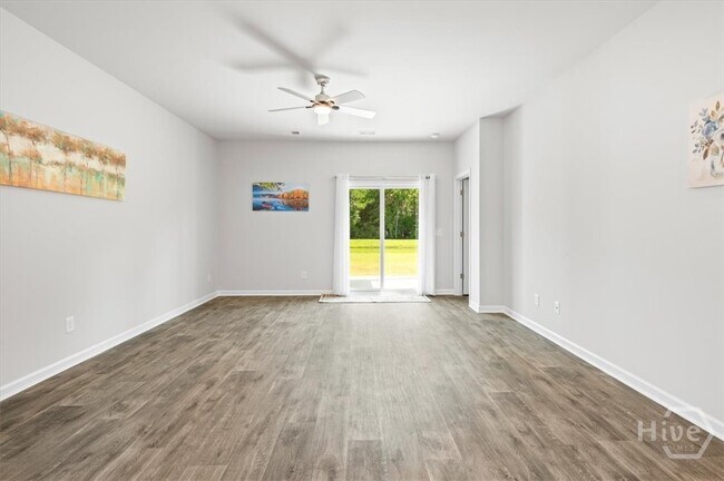 Photo - 142 Bottlebrush Dr