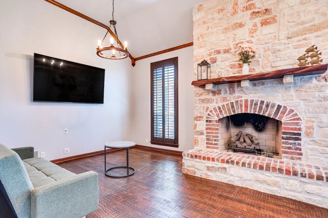 Photo - 2045 Weston Rd