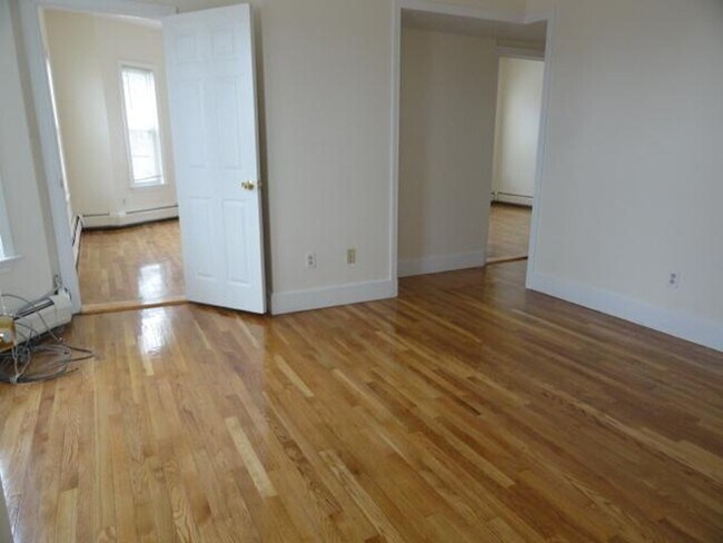 Photo - 38 Bond St Unit R2