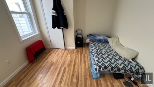 Photo - VERY LARGE AND NATURALLY BRIGHT ROOM FOR ... Unidad 2