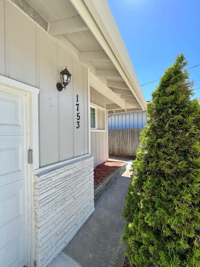 Photo - E Street, 1751-1753** Unit 1753 E