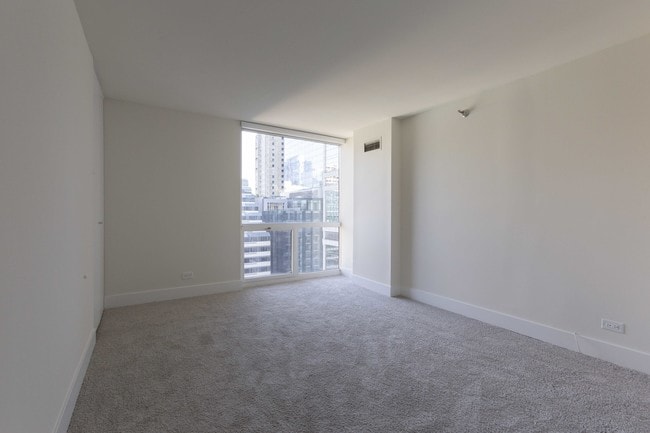 Photo - 200 N Dearborn St