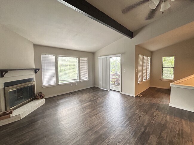 970 N Lewis Ave Unit 1