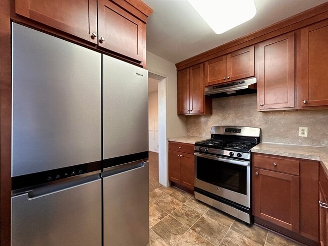 Building Photo - Cresent NE Apartments Unit #4