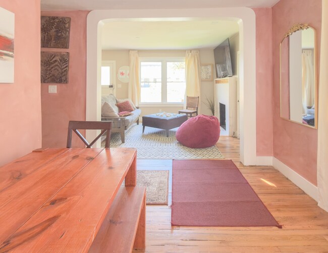 Photo - 1450 Hawthorne Way
