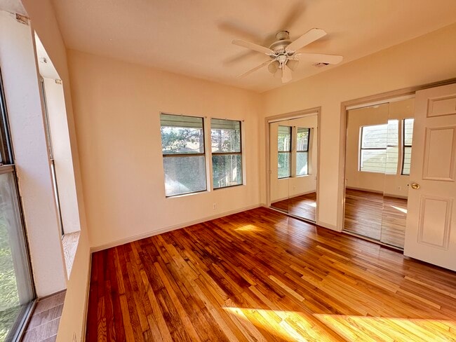 Photo - 709 E Elmira St