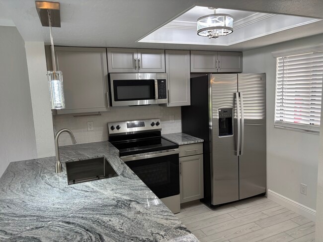 Photo - 1704 University Ln Unidad College Club Condominium