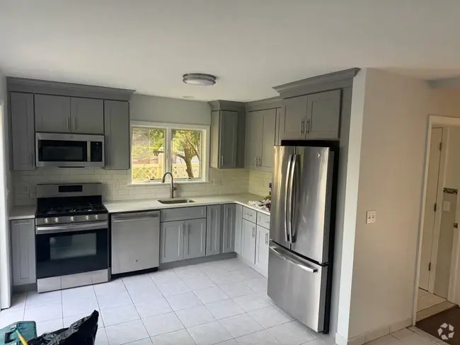 Building Photo - 20 Iroquois Rd Unit 2 Rental