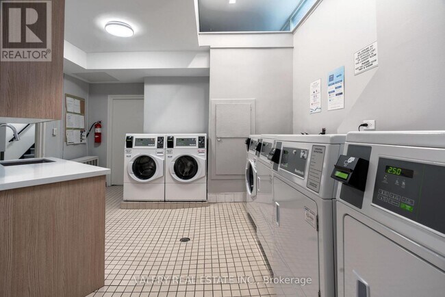 Photo - 161 St George St Unit 303