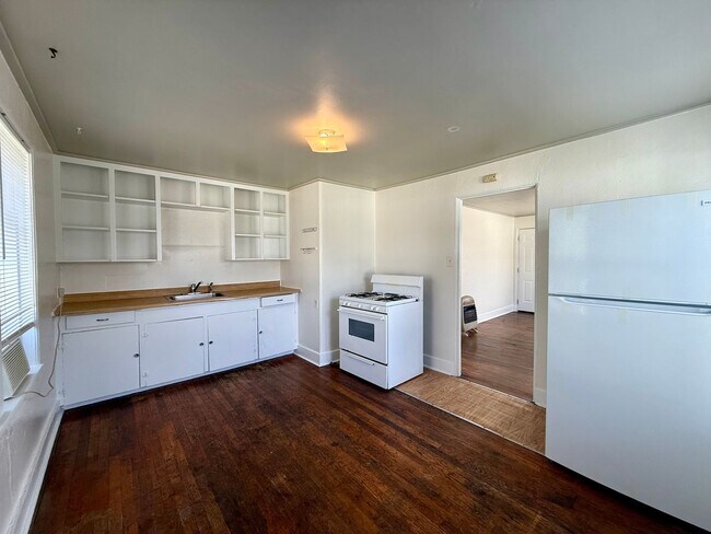 Photo - 1/1 Garage Apartment