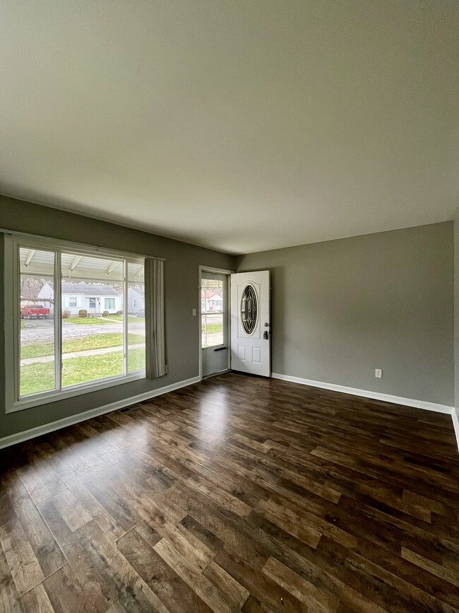 Photo - 6565 Burr St