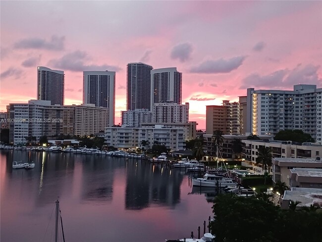 Building Photo - 400 Golden Isles Dr Unit 55