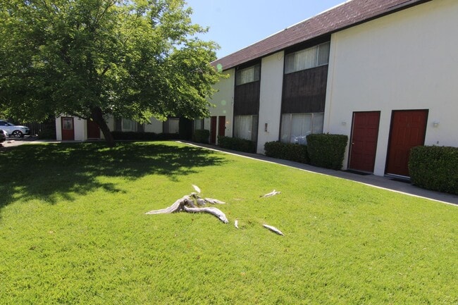 2 bedrooms, 1.5 bath townhouse apartment - 2 bedrooms, 1.5 bath townhouse apartment Unit 05