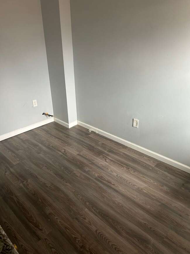 Photo - 1bd Apt e 185th/Lakeshore Blvd Section 8 Unidad 11