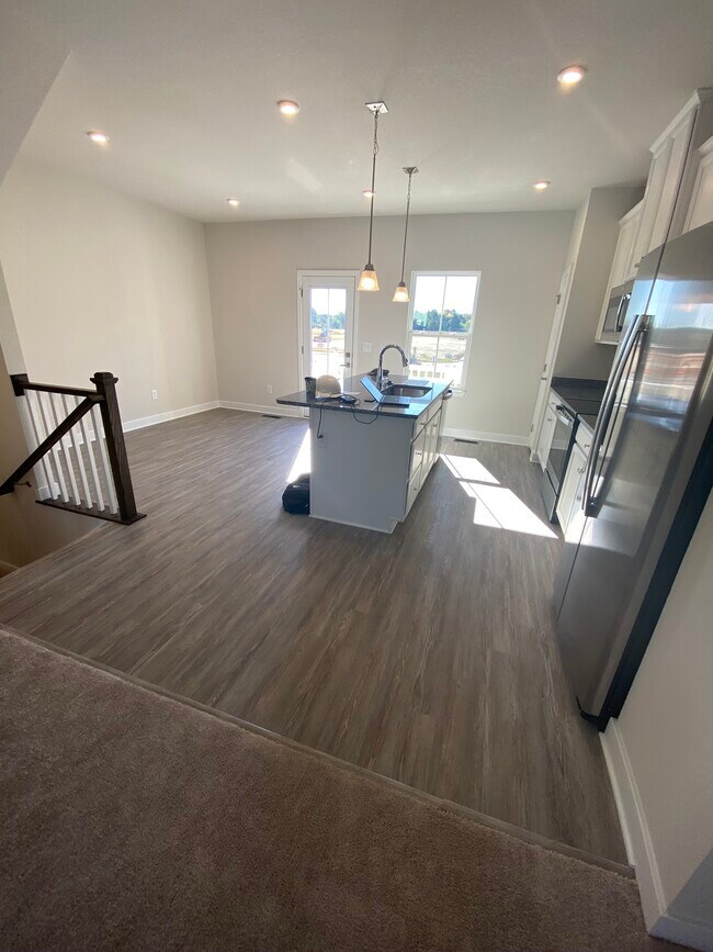 Photo - 140 Spring Grove Way