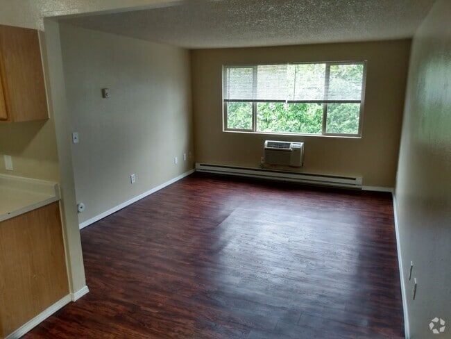 Building Photo - 2 bedroom, 1 bath upstairs apartment - Gra...
