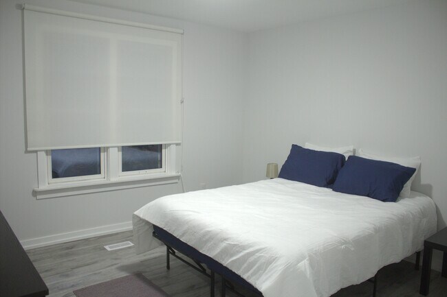 Photo - 125 Essa Rd Unit 1