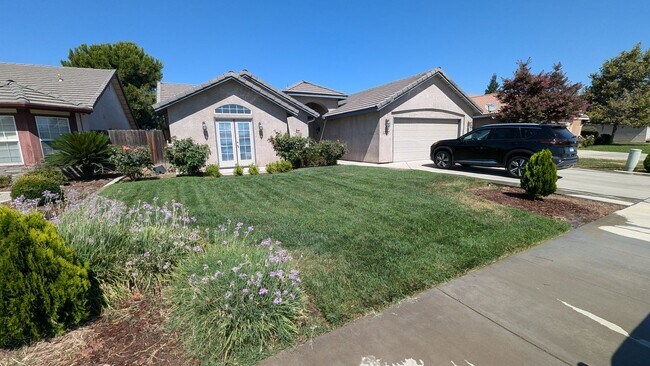 Stunning 3 Bedroom 2 Bath Close to Monache... - Stunning 3 Bedroom 2 Bath Close to Monache... House