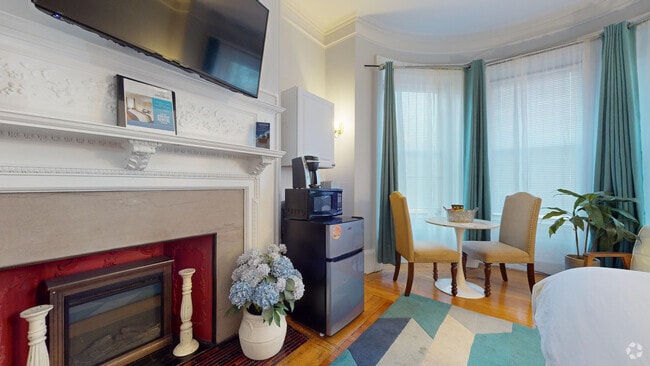 Building Photo - 1029 Beacon St Unit 1 Rental