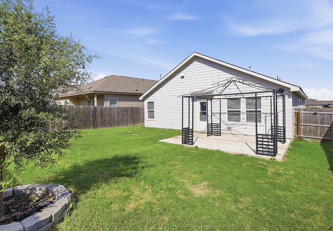 "Charming 4-Bedroom Haven in Saint Hedwig with 2 Full Baths and 1668 Sq Ft of Comfort!"