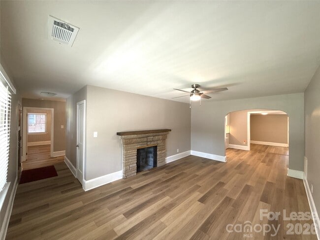 Photo - 833 Mohigan St