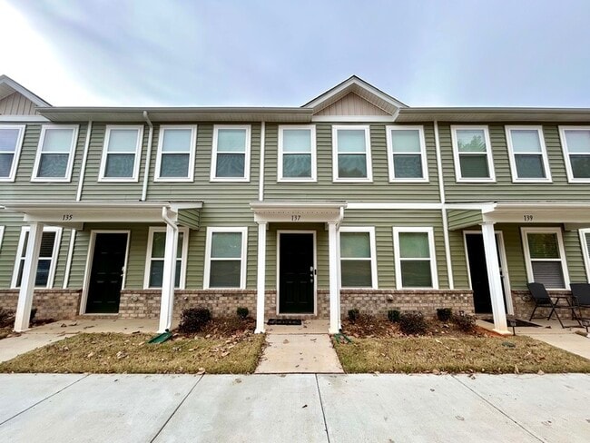 Photo - 137 Villa Ln