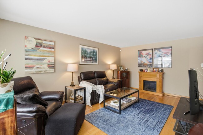 Photo - 5363 N Mont Clare Ave