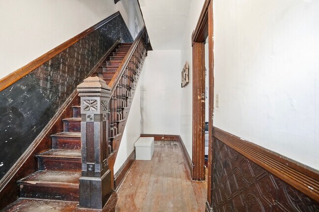 Photo - 6 bed/2 bath on Rohs St., Mins. from UC for Only $650/pp ($3900/mo)!