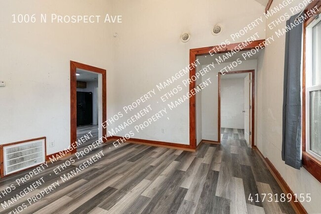 Photo - 1006 N Prospect Ave